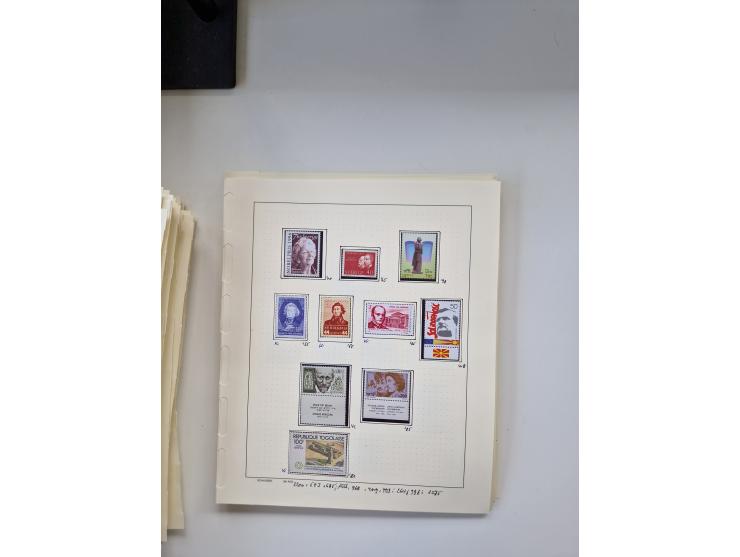 Eastern Europe: 1918/2021, extensive mint never hinged worldwide collection with many thematic stamps and souvenir sheets on 