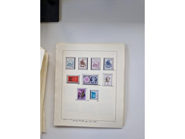 Eastern Europe: 1918/2021, extensive mint never hinged worldwide collection with many thematic stamps and souvenir sheets on 