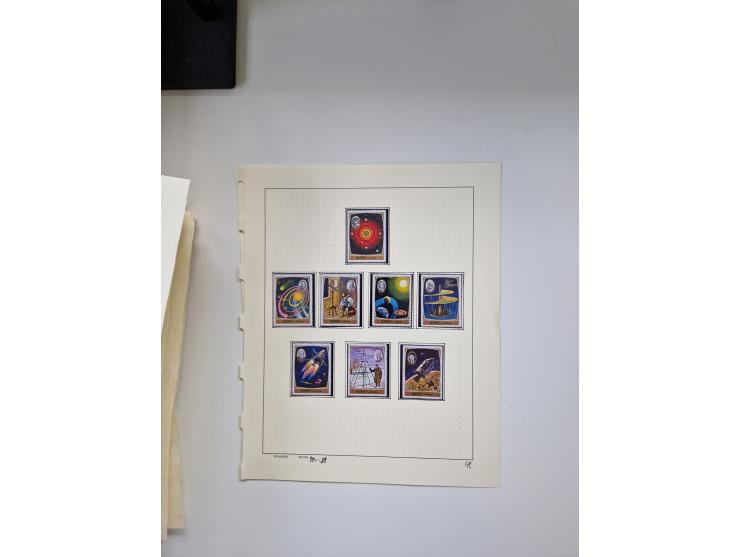 Eastern Europe: 1918/2021, extensive mint never hinged worldwide collection with many thematic stamps and souvenir sheets on 