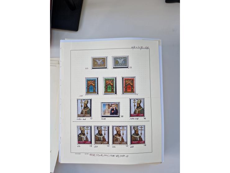 Portugal and Azores/Madeira: 1924/2021, unused and mint never hinged collection including souvenir sheets and booklets on the