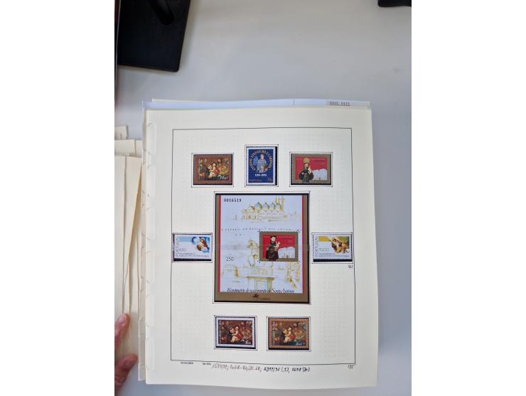 Portugal and Azores/Madeira: 1924/2021, unused and mint never hinged collection including souvenir sheets and booklets on the