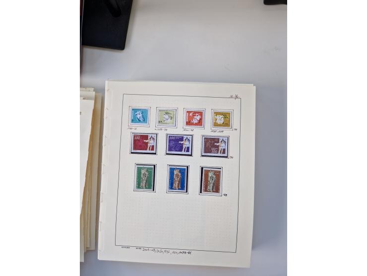 Portugal and Azores/Madeira: 1924/2021, unused and mint never hinged collection including souvenir sheets and booklets on the
