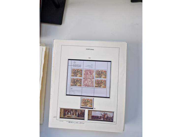 Portugal and Azores/Madeira: 1924/2021, unused and mint never hinged collection including souvenir sheets and booklets on the