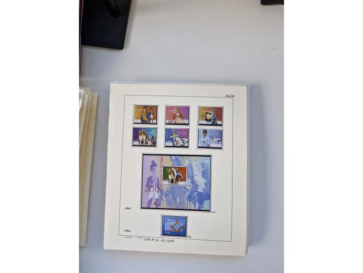 Portugal and Azores/Madeira: 1924/2021, unused and mint never hinged collection including souvenir sheets and booklets on the