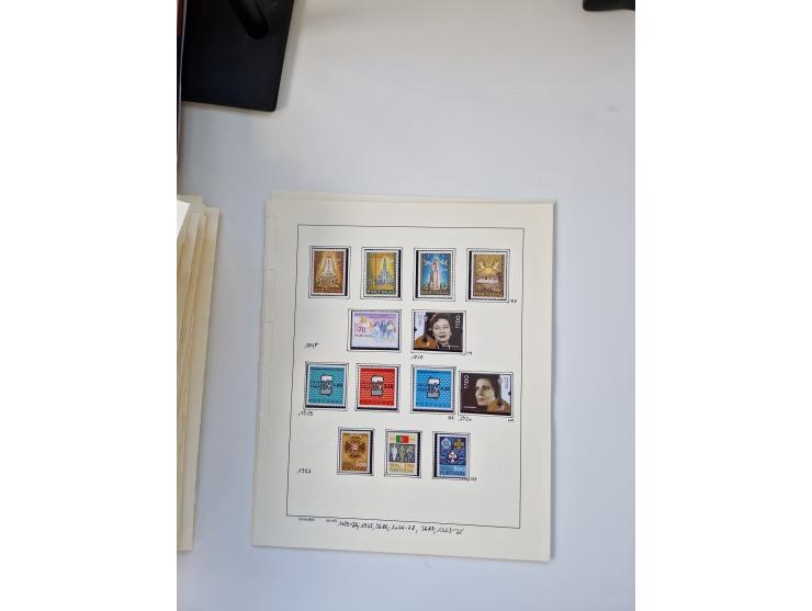 Portugal and Azores/Madeira: 1924/2021, unused and mint never hinged collection including souvenir sheets and booklets on the