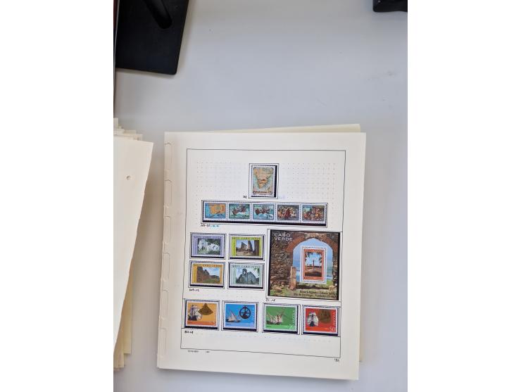 Portugal and Azores/Madeira: 1924/2021, unused and mint never hinged collection including souvenir sheets and booklets on the