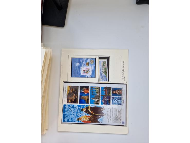 Portugal and Azores/Madeira: 1924/2021, unused and mint never hinged collection including souvenir sheets and booklets on the