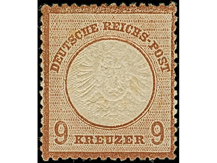 9 Kr. mittelrotbraun, farbfrisch, gut geprägt und normal gezähnt. Die ungebrauchte Marke mit Falz ist in einwandfreier Erhalt