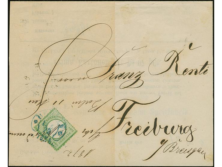 "BERLIN** 11.5.72" (Spalink 1N4b) klar in blau auf kleiner Schild ⅓ Gr. dunkelsmaragdgrün mit fehlendem Zahnloch oben und unt