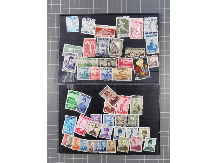 1900/80, Collection unused including newspaper set 1909, Star and Crescent 1922/23, Red Crescent issues with perforation erro