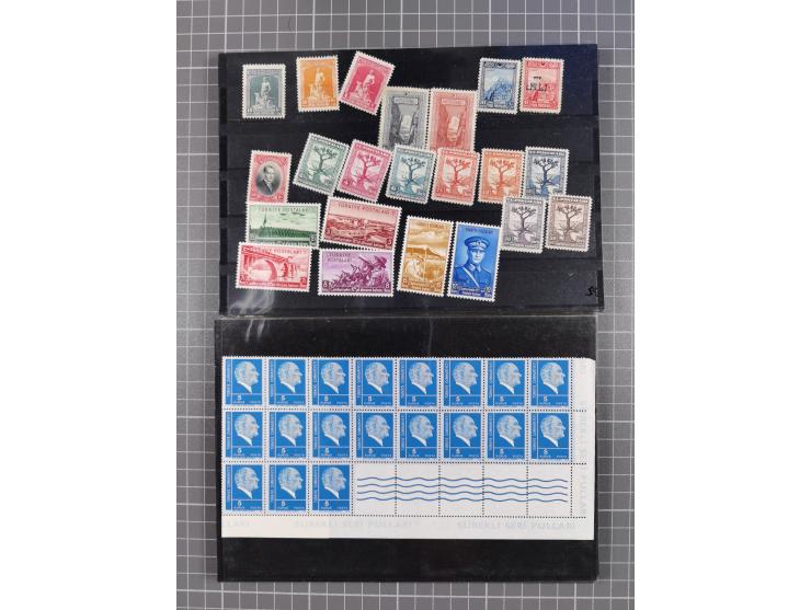 1900/80, Collection unused including newspaper set 1909, Star and Crescent 1922/23, Red Crescent issues with perforation erro