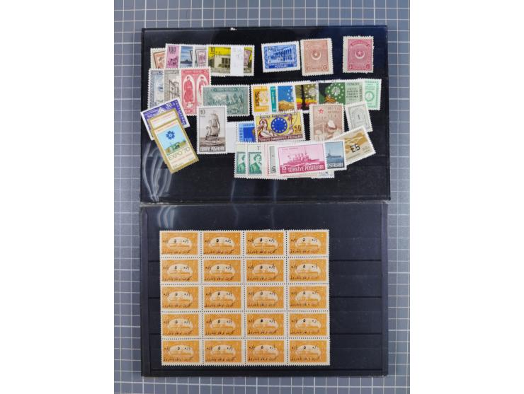 1900/80, Collection unused including newspaper set 1909, Star and Crescent 1922/23, Red Crescent issues with perforation erro