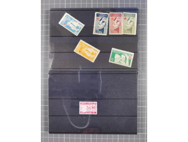 1900/80, Collection unused including newspaper set 1909, Star and Crescent 1922/23, Red Crescent issues with perforation erro