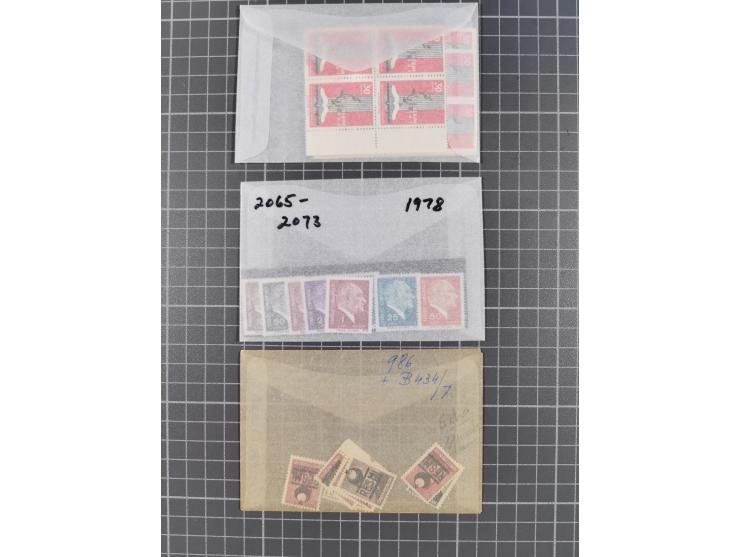 1900/80, Collection unused including newspaper set 1909, Star and Crescent 1922/23, Red Crescent issues with perforation erro