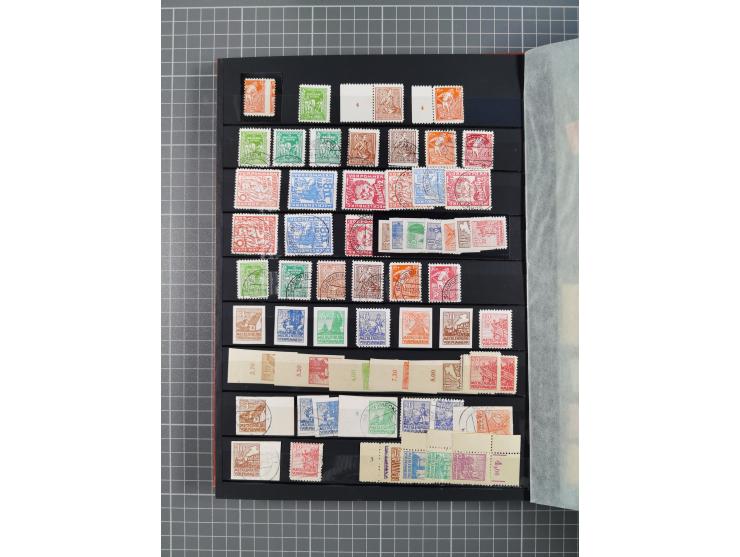 1945/53 (ca.), postfrische, ungebrauchte und gestempelte Partie in 3 Steckbüchern, dabei u.a. einige Poschta, Bl. 2(4), Bl. 4