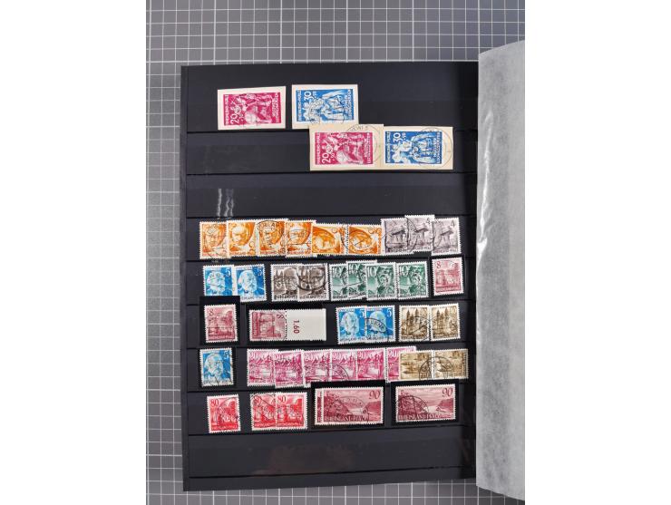 1945/49, postfrische, ungebrauchte und gestempelte Partie in 3 Steckbüchern, dabei u.a. 3 Rotkreuz-Blocks mit Fotoattesten We