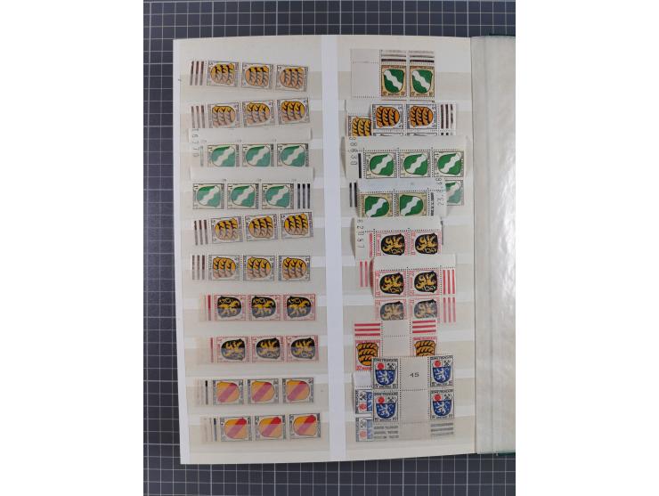 1945/49, postfrische, ungebrauchte und gestempelte Partie in 3 Steckbüchern, dabei u.a. 3 Rotkreuz-Blocks mit Fotoattesten We