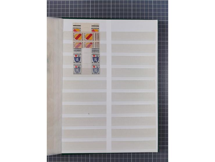 1945/49, postfrische, ungebrauchte und gestempelte Partie in 3 Steckbüchern, dabei u.a. 3 Rotkreuz-Blocks mit Fotoattesten We