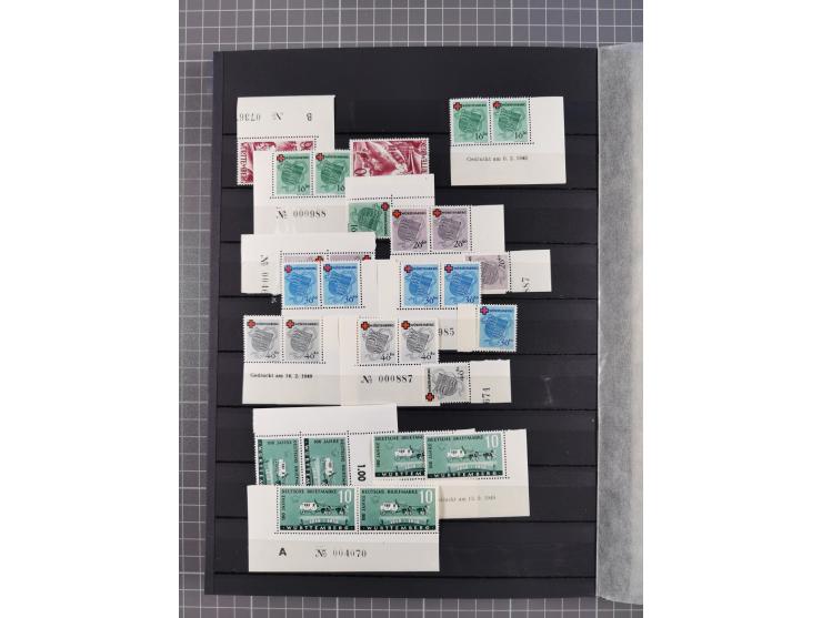 1945/49, postfrische, ungebrauchte und gestempelte Partie in 3 Steckbüchern, dabei u.a. 3 Rotkreuz-Blocks mit Fotoattesten We