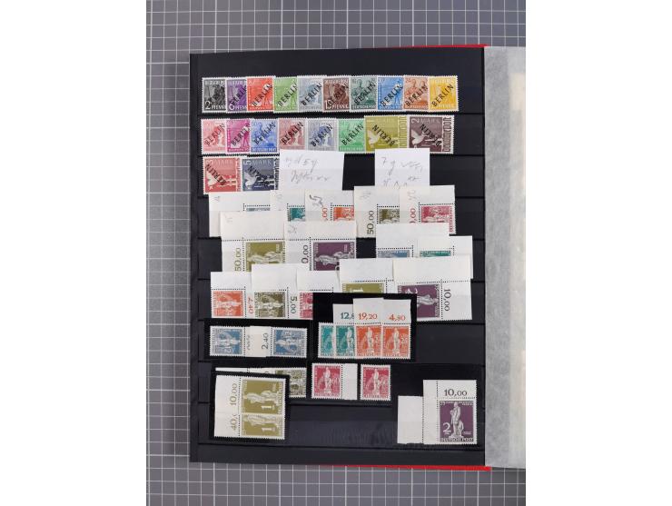 1948/65 (ca.), postfrische, wenig ungebrauchte und gestempelte reichhaltige Partie in vier Steckbüchern, dabei mehrere Postho