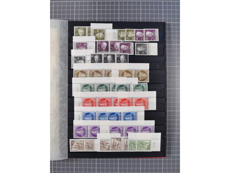 1948/65 (ca.), postfrische, wenig ungebrauchte und gestempelte reichhaltige Partie in vier Steckbüchern, dabei mehrere Postho