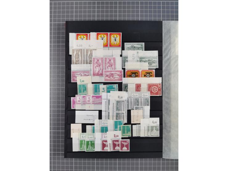 1948/65 (ca.), postfrische, wenig ungebrauchte und gestempelte reichhaltige Partie in vier Steckbüchern, dabei mehrere Postho