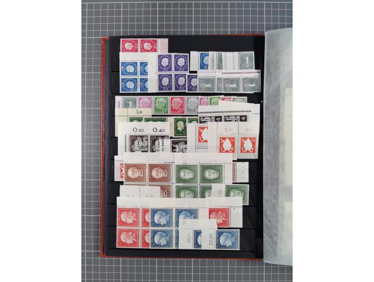 1948/65 (ca.), postfrische, wenig ungebrauchte und gestempelte reichhaltige Partie in vier Steckbüchern, dabei mehrere Postho