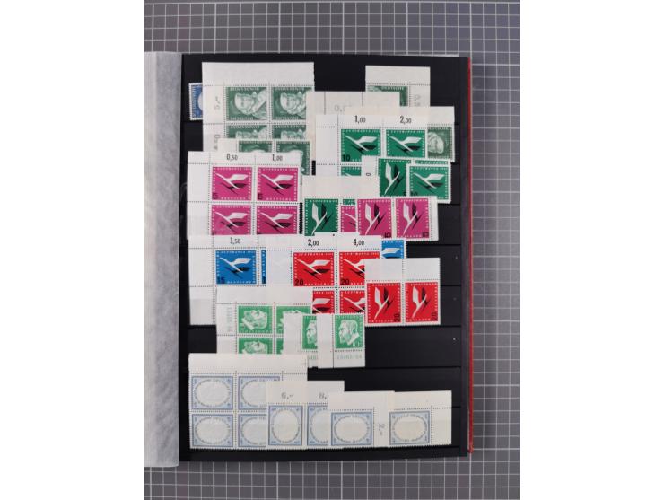 1948/65 (ca.), postfrische, wenig ungebrauchte und gestempelte reichhaltige Partie in vier Steckbüchern, dabei mehrere Postho