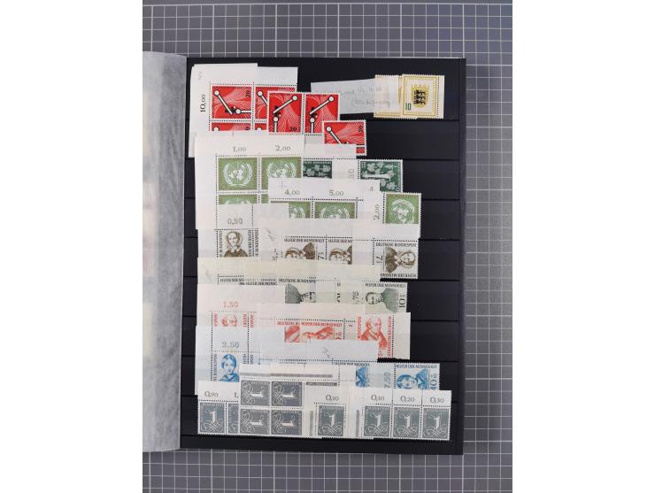 1948/65 (ca.), postfrische, wenig ungebrauchte und gestempelte reichhaltige Partie in vier Steckbüchern, dabei mehrere Postho