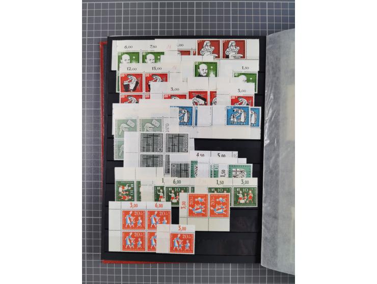 1948/65 (ca.), postfrische, wenig ungebrauchte und gestempelte reichhaltige Partie in vier Steckbüchern, dabei mehrere Postho