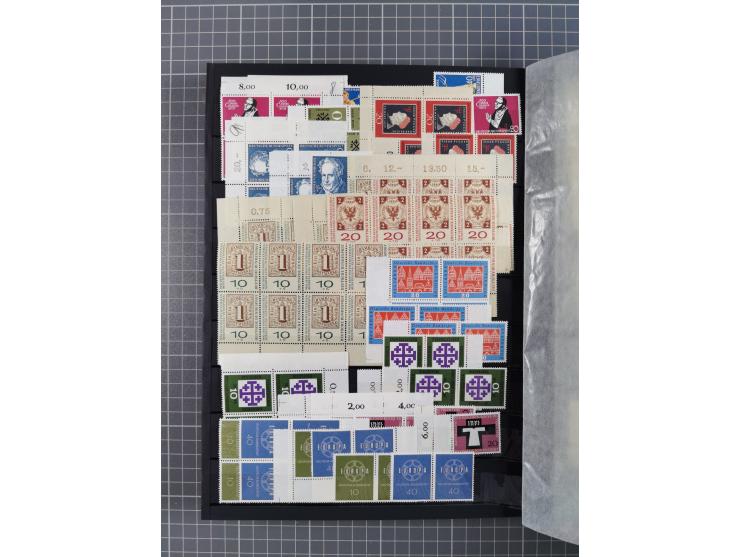 1948/65 (ca.), postfrische, wenig ungebrauchte und gestempelte reichhaltige Partie in vier Steckbüchern, dabei mehrere Postho