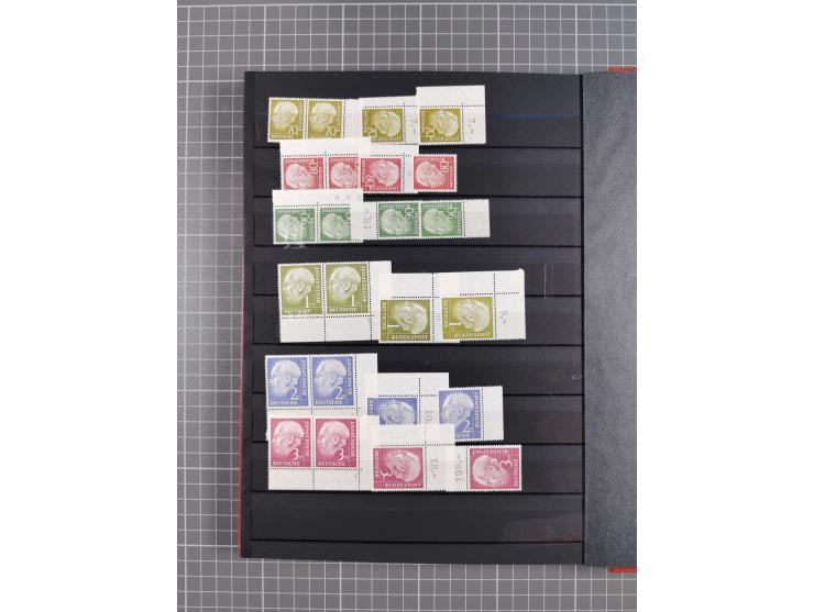 1948/65 (ca.), postfrische, wenig ungebrauchte und gestempelte reichhaltige Partie in vier Steckbüchern, dabei mehrere Postho