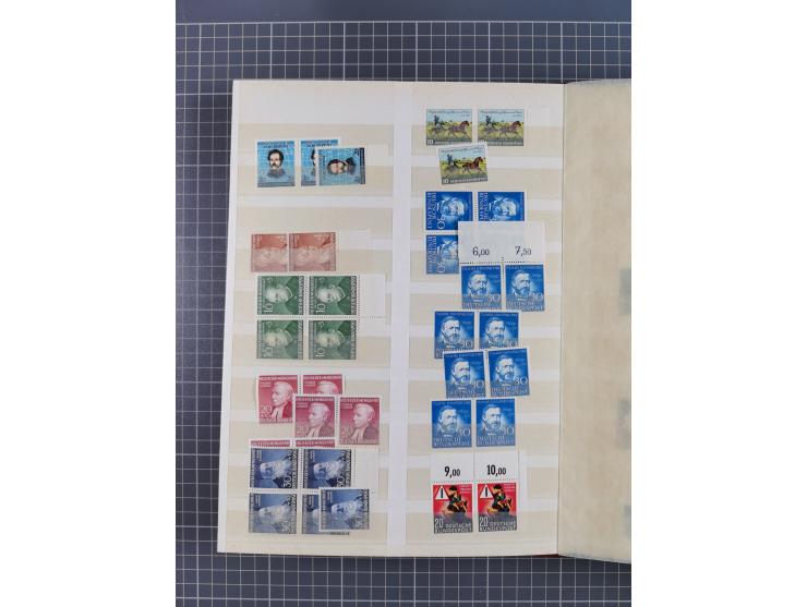 1948/65 (ca.), postfrische, wenig ungebrauchte und gestempelte reichhaltige Partie in vier Steckbüchern, dabei mehrere Postho