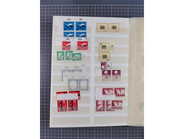 1948/65 (ca.), postfrische, wenig ungebrauchte und gestempelte reichhaltige Partie in vier Steckbüchern, dabei mehrere Postho