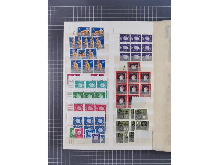 1948/65 (ca.), postfrische, wenig ungebrauchte und gestempelte reichhaltige Partie in vier Steckbüchern, dabei mehrere Postho