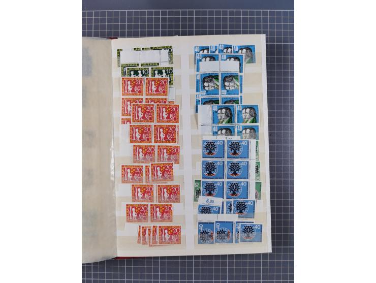 1948/65 (ca.), postfrische, wenig ungebrauchte und gestempelte reichhaltige Partie in vier Steckbüchern, dabei mehrere Postho