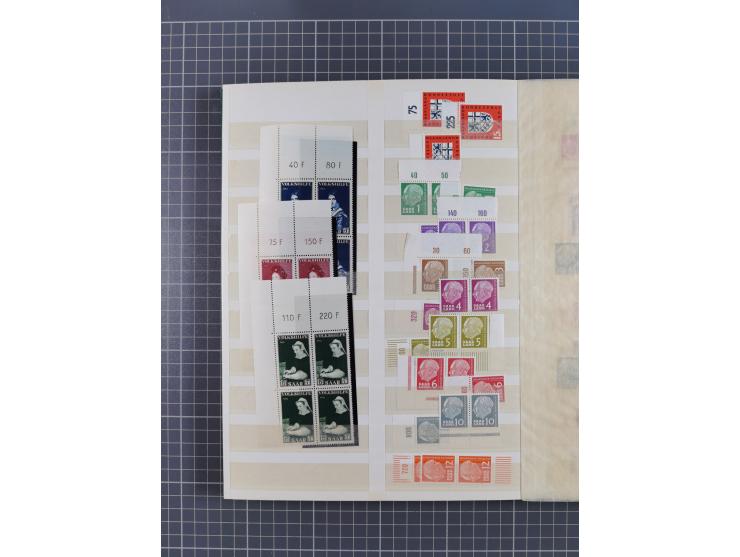 1920/59, postfrische, ungebrauchte und gestempelte interessante Partie in 2 Steckbüchern, dabei diverse Sätze Mi. 1-17, 30 (4