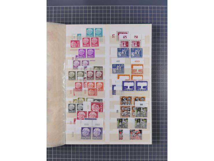 1920/59, postfrische, ungebrauchte und gestempelte interessante Partie in 2 Steckbüchern, dabei diverse Sätze Mi. 1-17, 30 (4