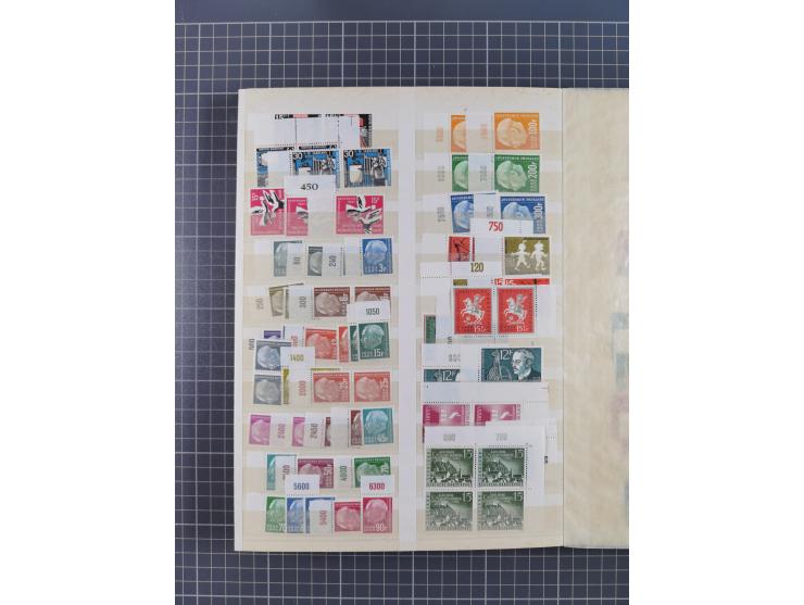 1920/59, postfrische, ungebrauchte und gestempelte interessante Partie in 2 Steckbüchern, dabei diverse Sätze Mi. 1-17, 30 (4