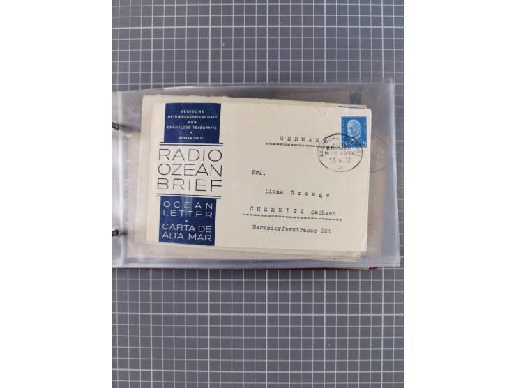 1906/33, Sammlung “DSP LINIE BREMEN-NEW YORK a-h” mit ca. 60 Briefen, Karten und GSK, dabei u.a. Ozean-Briefumschlag 1932 und