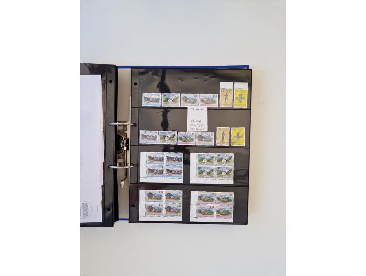 2000/15, postfrische und gestempelte, in den Hauptnummern je überkomplette Sammlung, dabei Marken je einzeln und in Viererblo