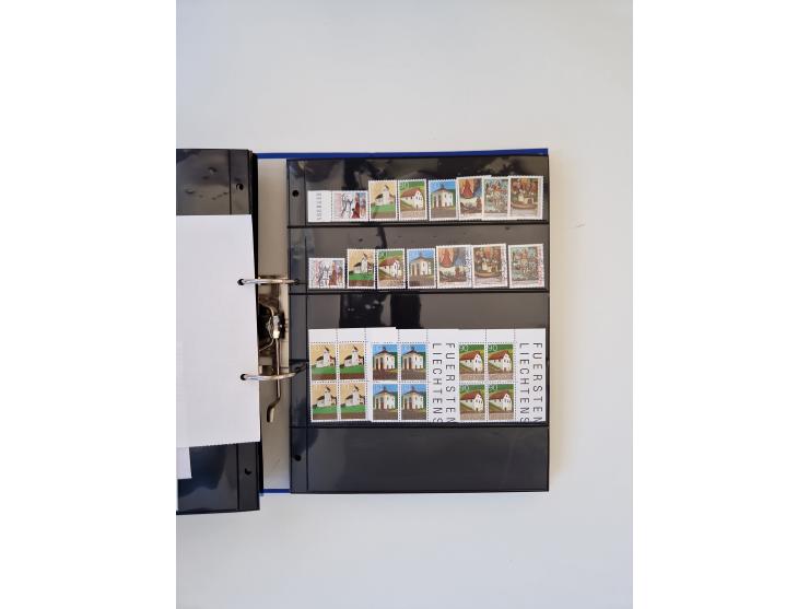 2000/15, postfrische und gestempelte, in den Hauptnummern je überkomplette Sammlung, dabei Marken je einzeln und in Viererblo