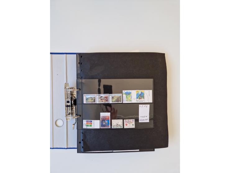 2000/15, postfrische und gestempelte, in den Hauptnummern je überkomplette Sammlung, dabei Marken je einzeln und in Viererblo