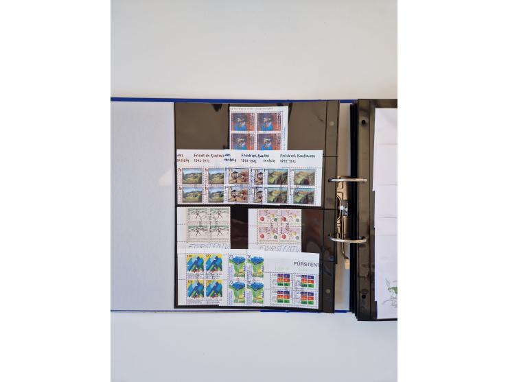 2000/15, postfrische und gestempelte, in den Hauptnummern je überkomplette Sammlung, dabei Marken je einzeln und in Viererblo