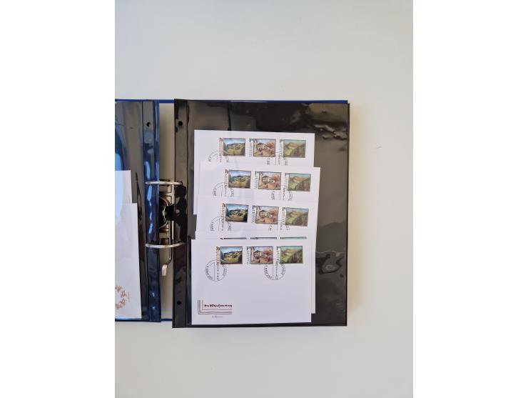 2000/15, postfrische und gestempelte, in den Hauptnummern je überkomplette Sammlung, dabei Marken je einzeln und in Viererblo