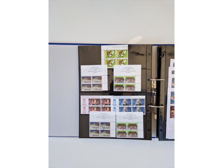 2000/15, postfrische und gestempelte, in den Hauptnummern je überkomplette Sammlung, dabei Marken je einzeln und in Viererblo