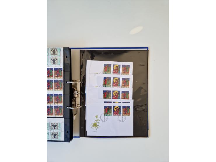 2000/15, postfrische und gestempelte, in den Hauptnummern je überkomplette Sammlung, dabei Marken je einzeln und in Viererblo