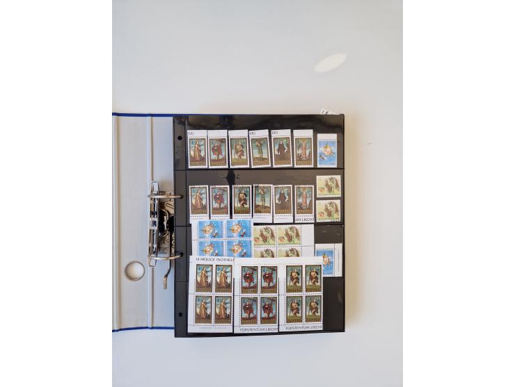 2000/15, postfrische und gestempelte, in den Hauptnummern je überkomplette Sammlung, dabei Marken je einzeln und in Viererblo
