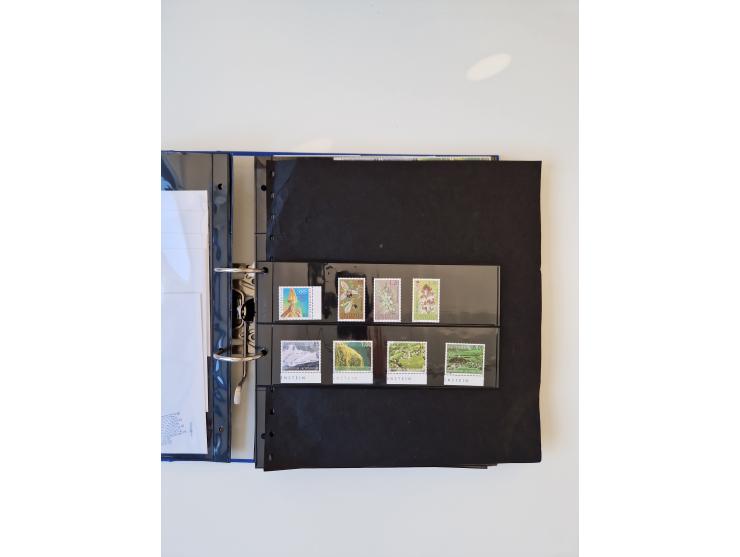 2000/15, postfrische und gestempelte, in den Hauptnummern je überkomplette Sammlung, dabei Marken je einzeln und in Viererblo