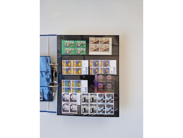 2000/15, postfrische und gestempelte, in den Hauptnummern je überkomplette Sammlung, dabei Marken je einzeln und in Viererblo